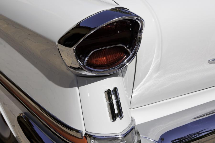  Oldsmobile 88 Convertible Coupe 1957 года  (фото 18 из 33)